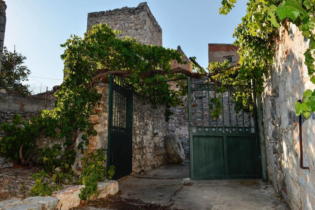 Traditional Tower 1800 Hotel Gerolimenas Exterior foto